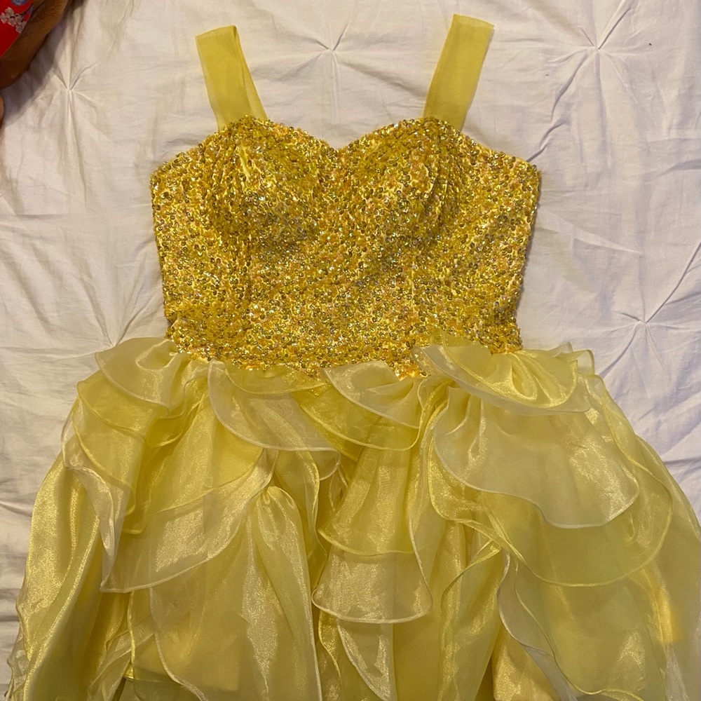 Short, yellow dress